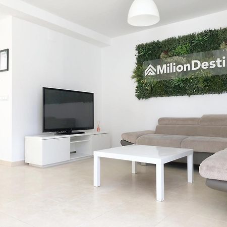 Milion Destiny Villa Playa أوروبيسا ذيل مار المظهر الخارجي الصورة